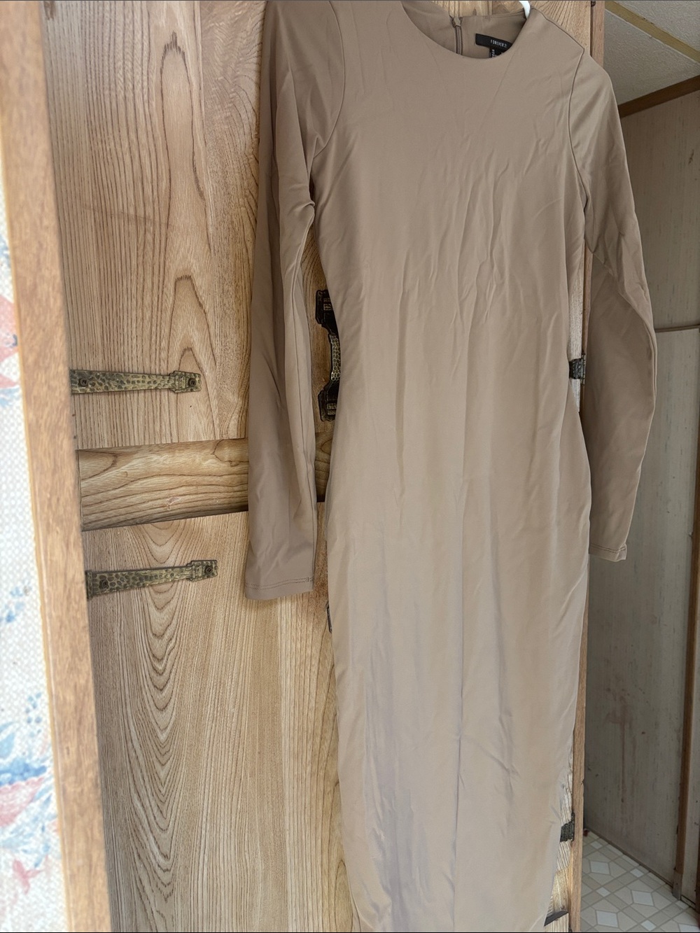 long-sleeve crewneck midi bodycon dress size XS beige/tan forever 21